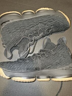 LEBRON XV Mens 9.5